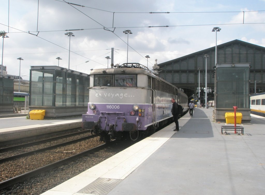 Mein 1000. Bild zeigt die BB116006, wie sie am 24.07.2010 mit dem D2025 von Paris Gare du Nord nach Boulogne Ville im Pariser Gare du Nord bereitsteht.