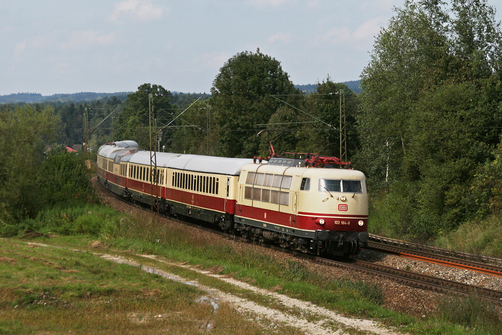 Mein 2000. Bild: 103 184 mit TEE Sonderzug zum W�rthersee am 05.09.2010 bei Osterm�nchen.