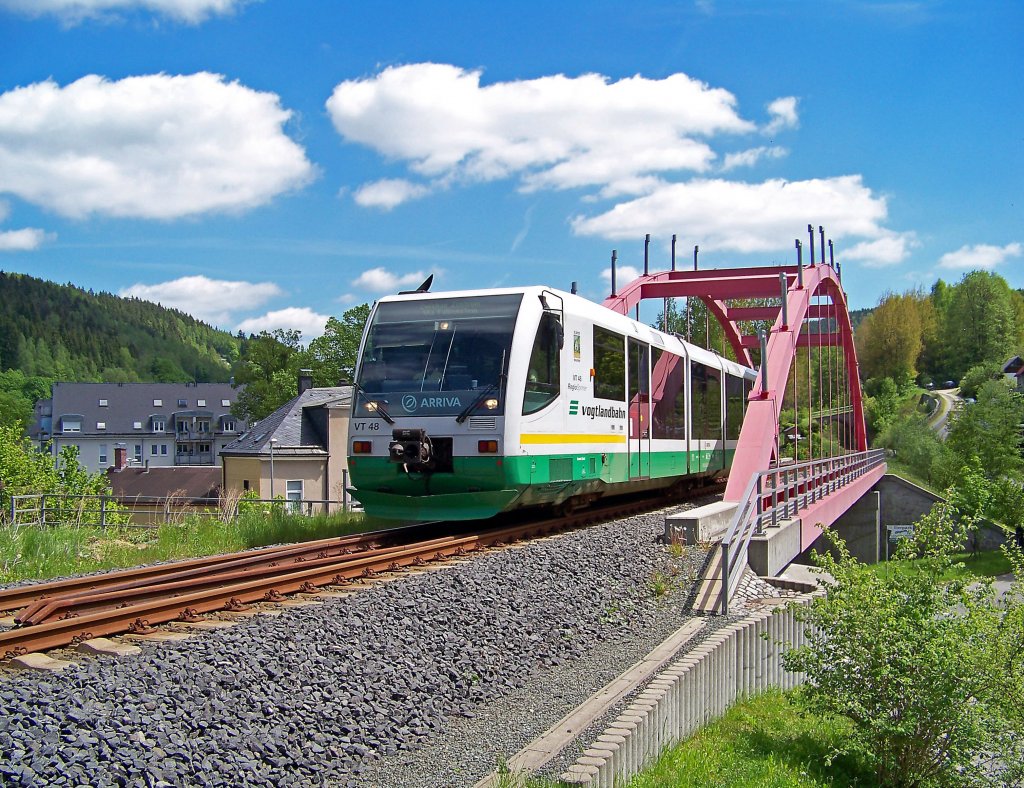 Mein 500. Bild auf Bahnbilder.de zeigt 654 048 (VT48  St. Ulrich Weischlitz ) als VIA/VBG83120 auf der Eisernen Brcke in Klingenthal, 4.6.010.