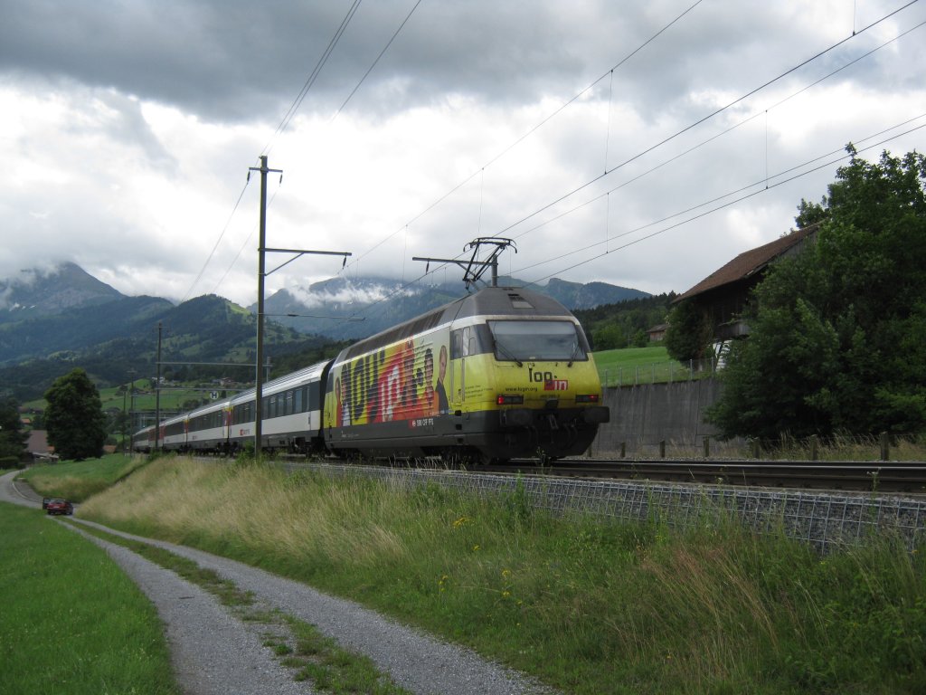 Mein 500. Bild: Nachschuss der Re 460 053  Login , zwischen Spiez und Faulensee, 19.06.2011. Dieses Bild reprsentiert das Ende der KVV Lehre, welche ich bei Login erfolgreich abgeschlossen habe (habe heute das Resultat erhalten).