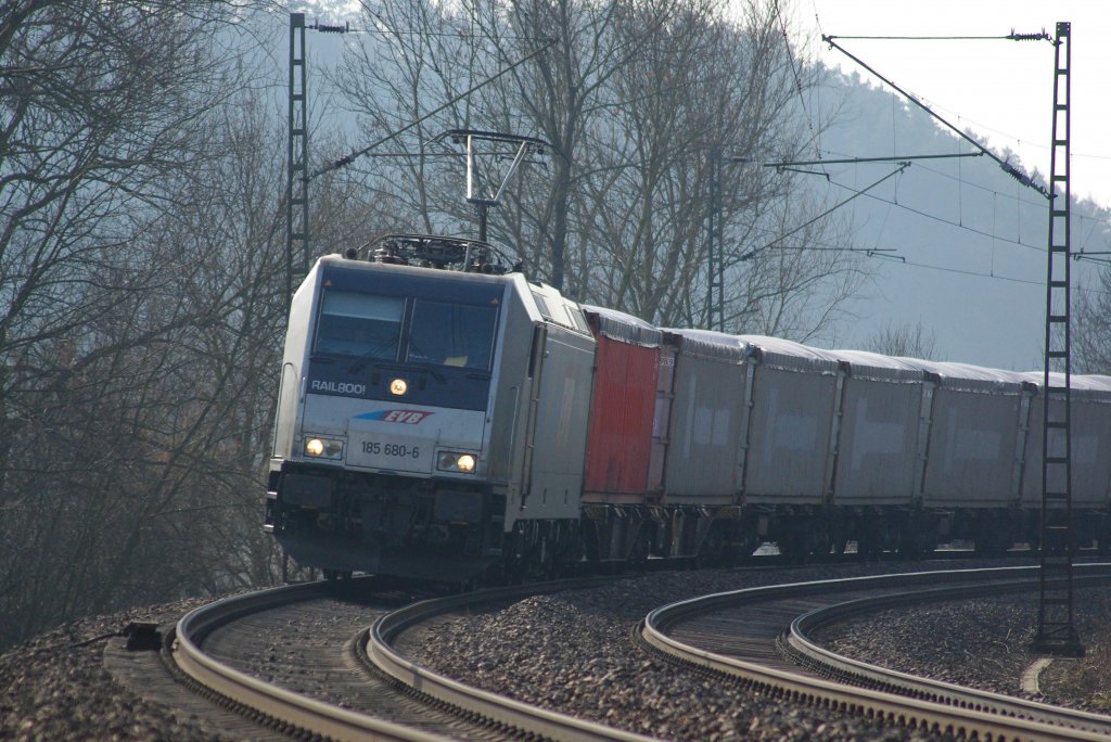 Mein 800. Bild! In Ermangelung eines besonderen Schnappschusses habe ich mir erlaubt, 185 680-6 f�r eine kleine Fotomontage zu missbrauchen :) Schlie�lich hatte ich mir gew�nscht, das die 800 als solches etwas mit dem Bild zu tun hat. (genau hinsehen ;)

Ich bedanke mich wieder bei allen BB.de Usern f�r ihre abgegebenen Kommentare und f�r das Anschauen meiner Bilder und w�nsche weiterhin viel Spa� hier.