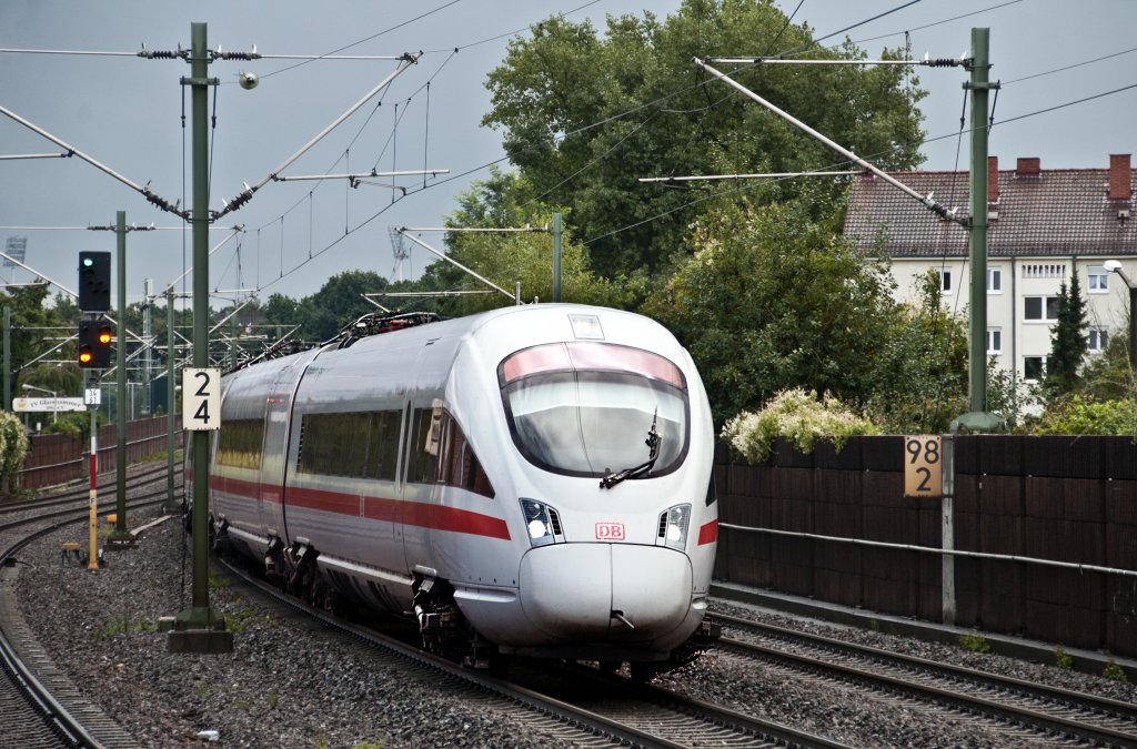Mein 800tes Bild auf BB.de zeigt einen ICE von Mnchen nach Berlin, welcher am 30.08.2010 den Bahnhof Nrnberg Gleihammer durchfhrt. 