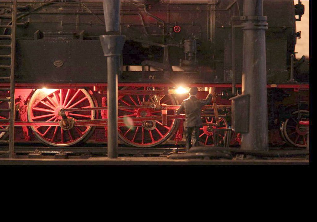 Mein Diorama Spur 1 mit Mrklin Lok 78-355 bei Nacht. 

