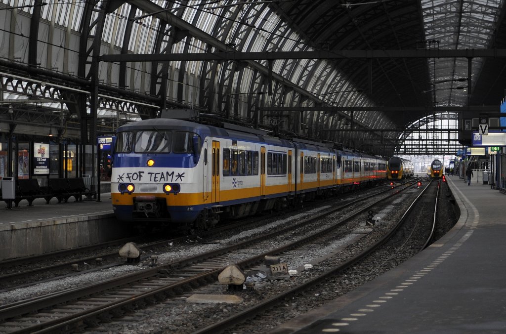 Mein erste bild mit neue Kamera ist von Sprinter 2135 mit Regional nach Weesp hier in Amsterdam CS am 12.02 2011.