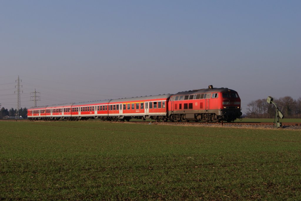 Mein erstes 218er Bild auf der Voreifelbahn.Hier zieht 218 360-6 gerade die RB 11653 von Euskirchen nach Bonn.In Krze erreicht der Zug den Haltepunkt Kuchenheim.17.02.2011
