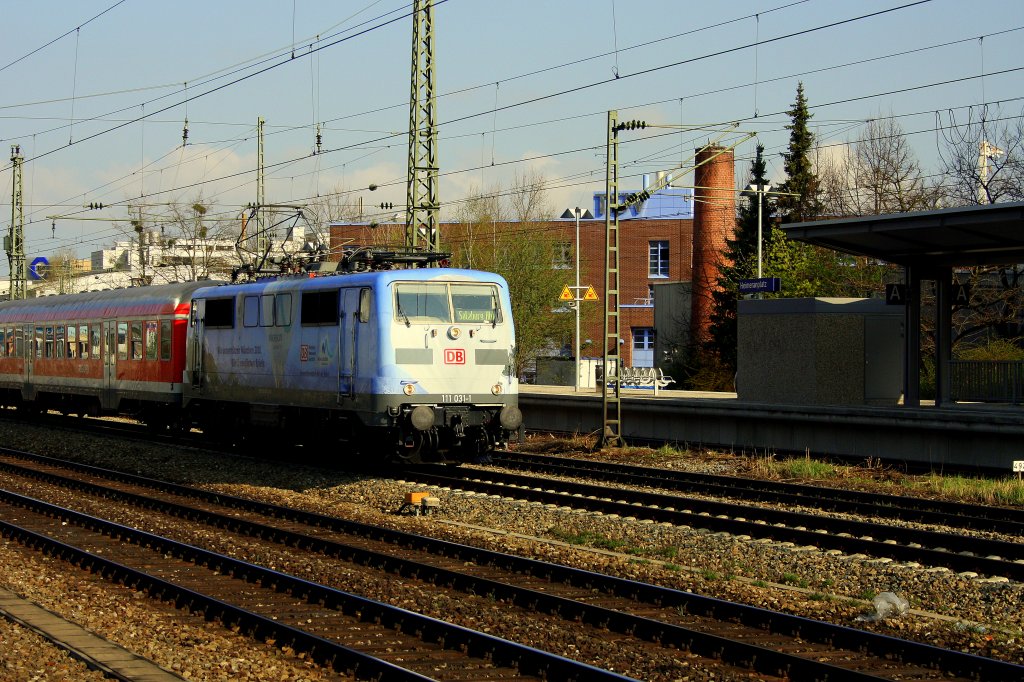 Mein erstes Foto der 111 031-1 im Olympia Design machte ich am 05.04.2011 am Heimeranplatz in Mnchen.