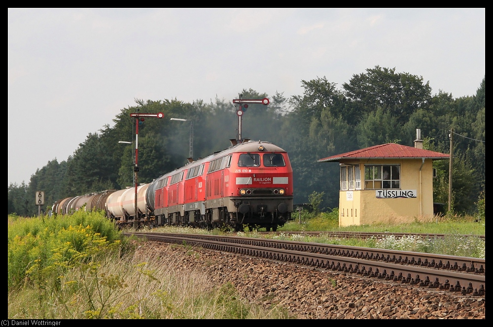 Mein heutiges Quotenbild der  groen  Eisenbahn zeigt zwei Doppeltraktionen (keine Vierfachtraktion!) am 12. August 2010 bei der Einfahrt in den Bf Tssling. Fhrend sieht man die 225 010.