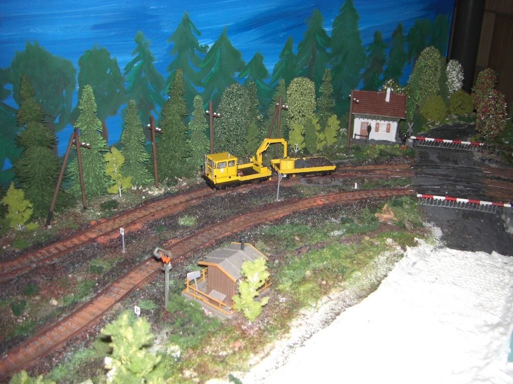 Mein Klv 53 (noch nicht ganz fertig) wartet am Bahnwrterhuschen auf die weiteren Aufgaben.