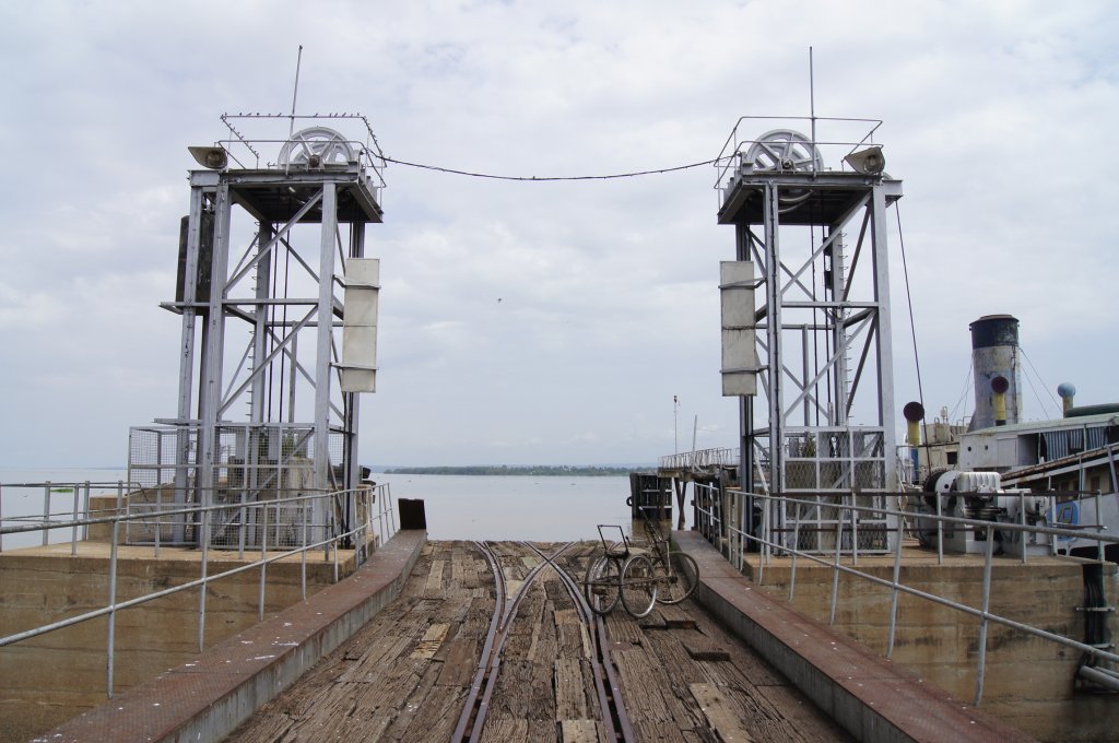 Mein letztes Bild aus Kenia zeigt den Eisenbahnfhranleger Kisumu mit Blick auf den Viktoriasee am 7.6.2012.