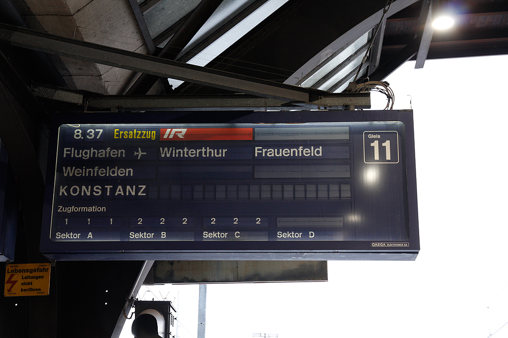 Mein Zug bringt mich von Zrich HB nach Konstanz zum Bahnbilder-Fotografen-Treffen. Zrich HB, 08. Dez. 2012, 08:34