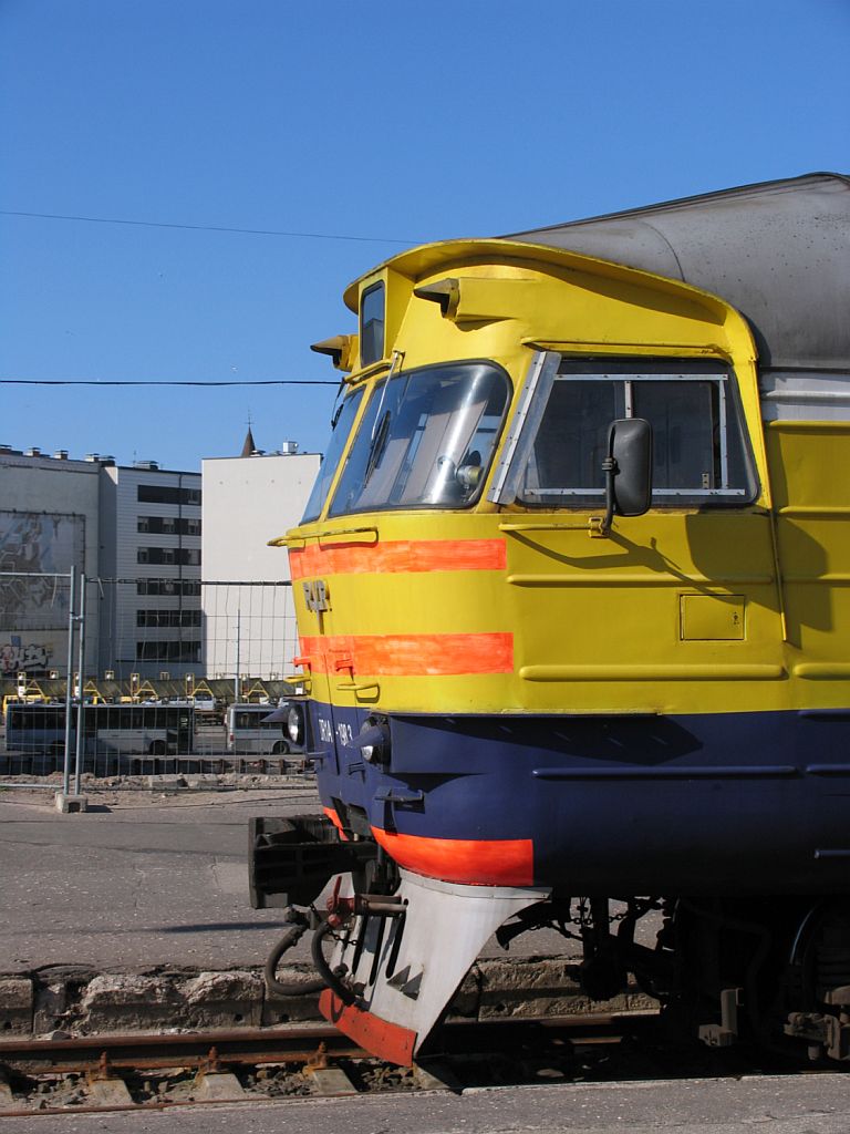MEINE BILD 2500. Die Nase von diese schne Triebwagen nr DR1A-198.3 auf Bahnhof Riga Pasazieru am 1-5-2010.
