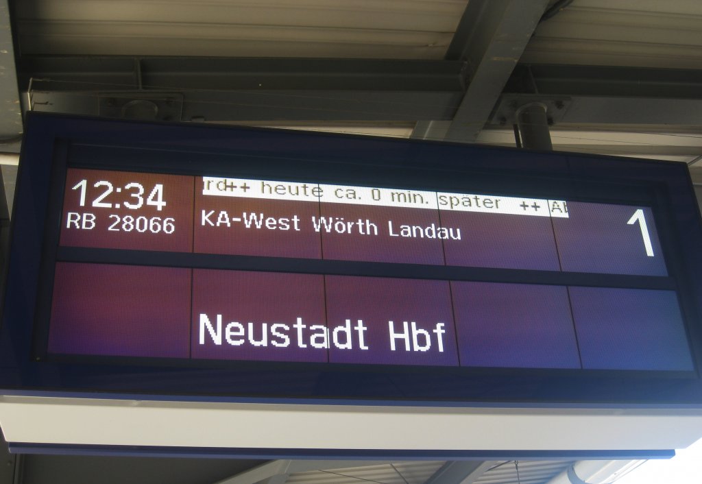  Meine Damen und Herren auf Gleis 1: RB 28066 nach Neustadt (Weinstrae) Hbf wird wegen Verzgerungen im Betriebsablauf leider pnktlich eintreffen. Wir bitten um Ihr Verstndniss und um Ihre Geduld! Ihre DB.  Diesen kouriosen  Technik-Aussetzer  fand ich am 27.09.2011 im Hbf Karlsruhe auf dem Zugzielanzeiger auf Gleis 1.