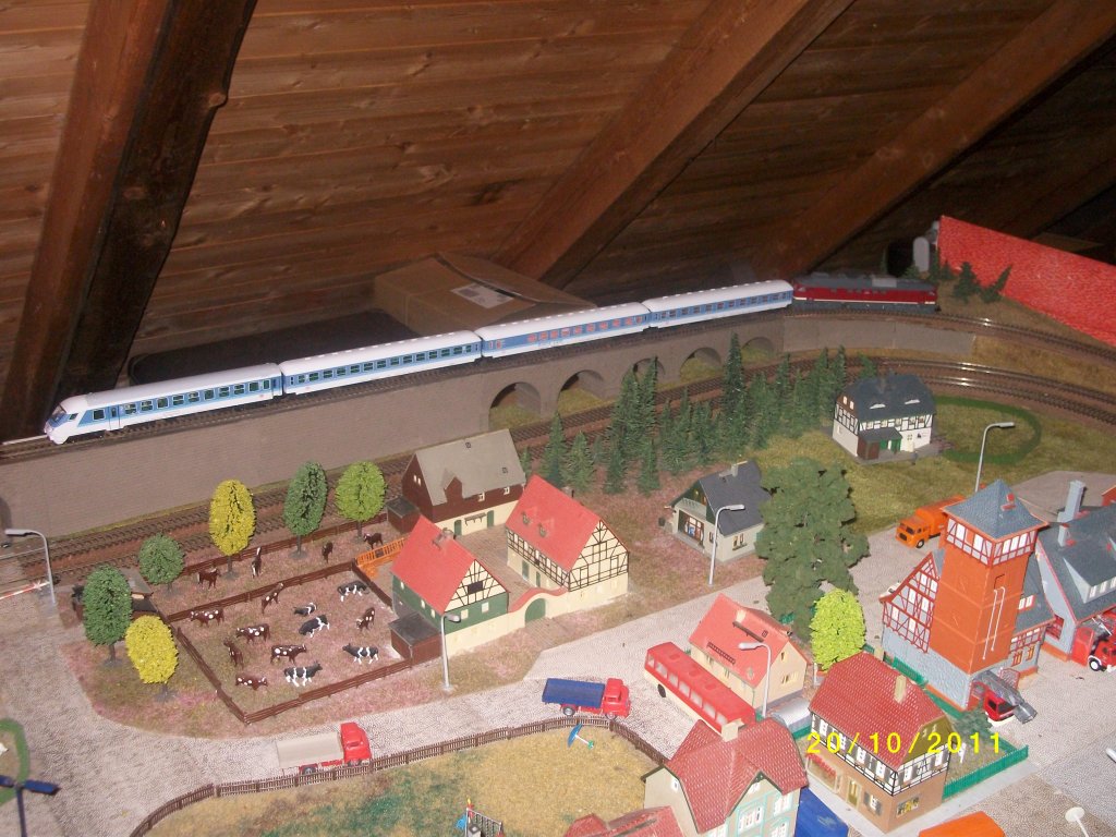 Meine eigene Modellbahn mit Interregio mit BR 132.