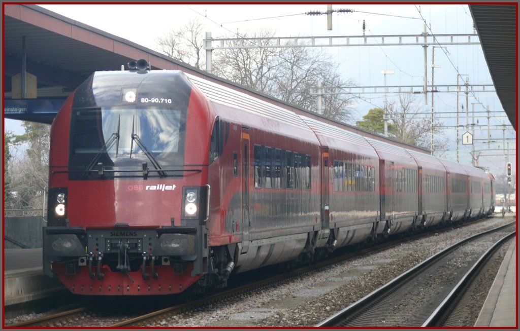 Meine erste Begenung mit dem Railjet in Landquart vermutlich auf Lokfhrerinstruktionsfahrt. Steuerwagen 80-90.716. (26.11.2009)