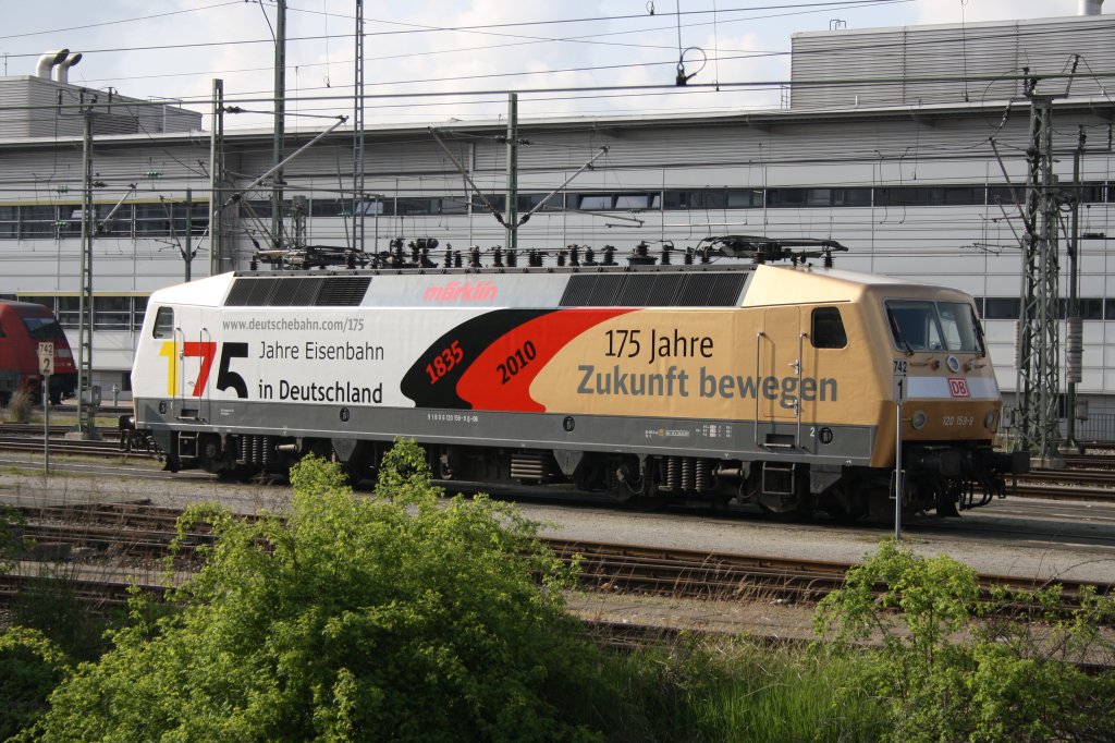 Meine erste Sichtung der neu beklebten 120 159-9 war am 21.05.10 im Bw M�nchen Hbf. Aufnahme vom BMW Autohaus an der Landsbergerstra�e.