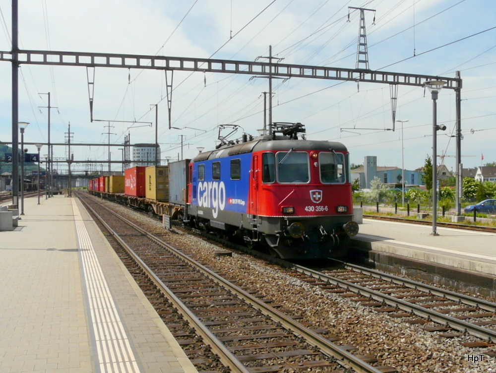 Meine erste Sichtung einer SBB Re 4/4 mit der Anschrift 430  Lok 430 356-6 mit Gterzug unterwegs in Prattelen am 25.05.2012