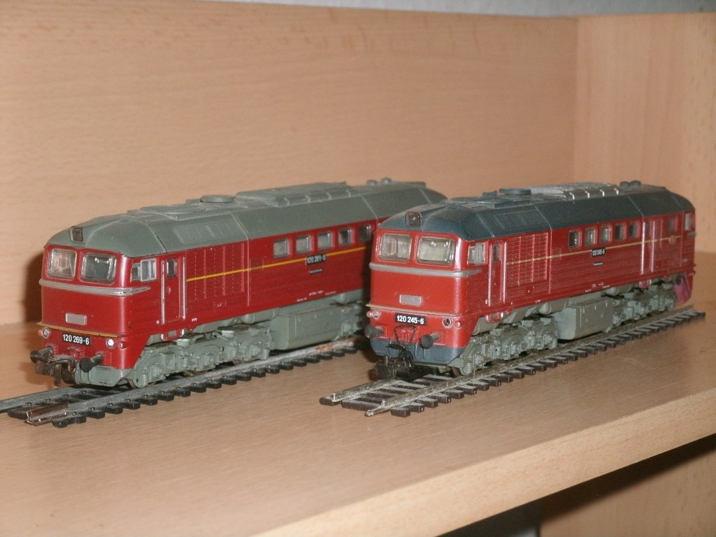 Meine H0-Taigatrommel oder auch Wummen genannt.Beide Modelle sind von Gtzold und stammen noch aus der DDR-Produktion.Das linke Modell ist die 120 269 und das rechte Modell ist die 120 245.