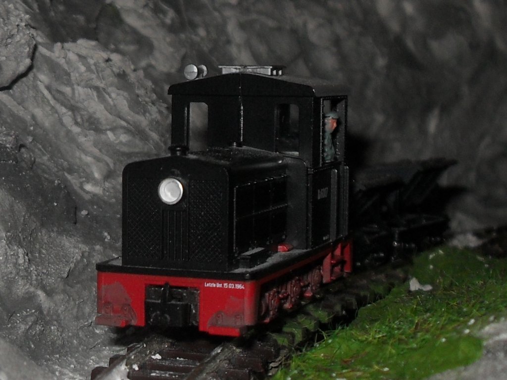 Meine kleine K6007 von Roco im Mastab H0e.Da sie,wie man erkennt,ihre letzte Untersuchung am 15.3.1964 hatte,drfte sie wohl nicht mehr fahren.