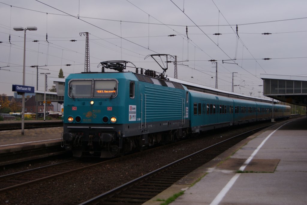 Melez Endspurt ! 143 247 mit dem Melez Zug bei seiner Letzen Fahrt in Oberhausen Hbf am 28.10.2010