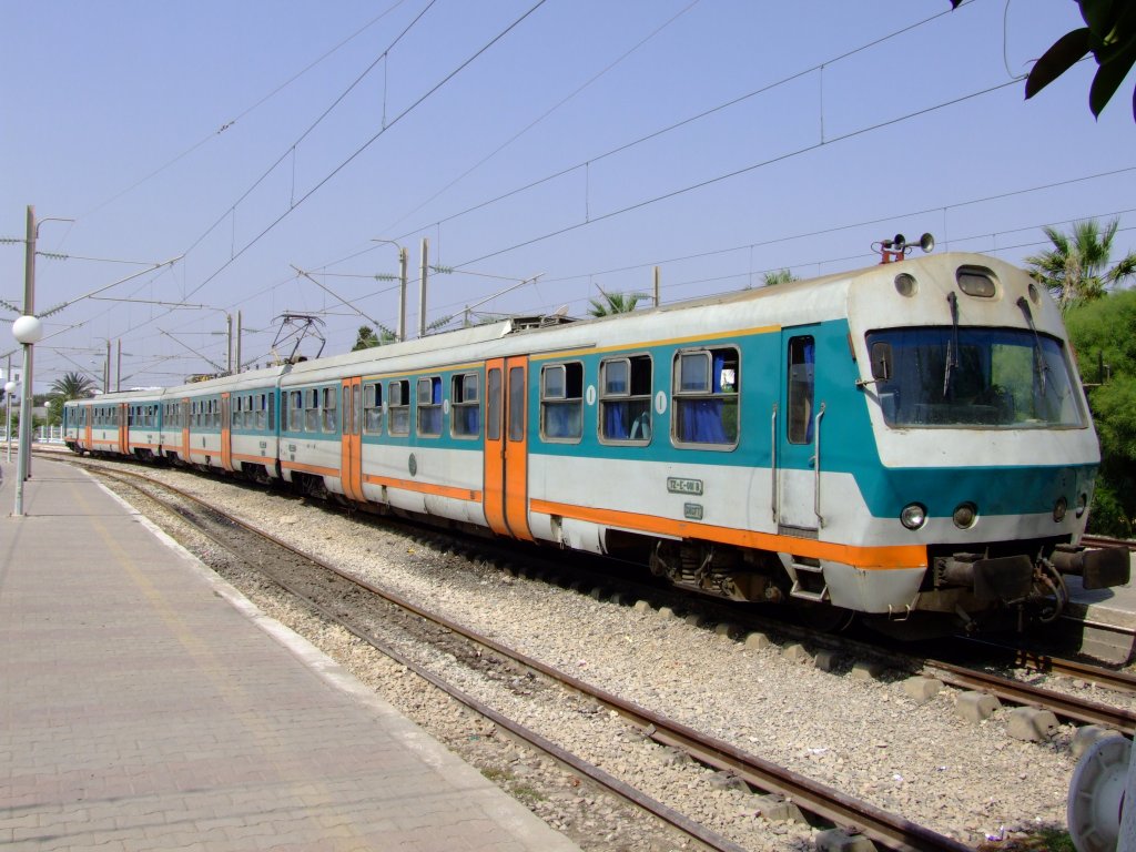 MeterspurTriebwagen YZE der SNCFT am 26.08.2007 in Mahdia Bahnbilder.de