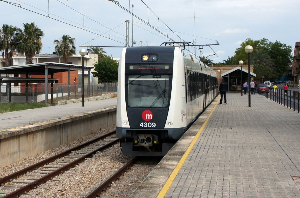 Metro / Tram Valencia: Metro- Wagen 4309, aufgenommen an der Endhaltestelle der Linie 1 in Villanueva de Castell�n im Mai 2013.