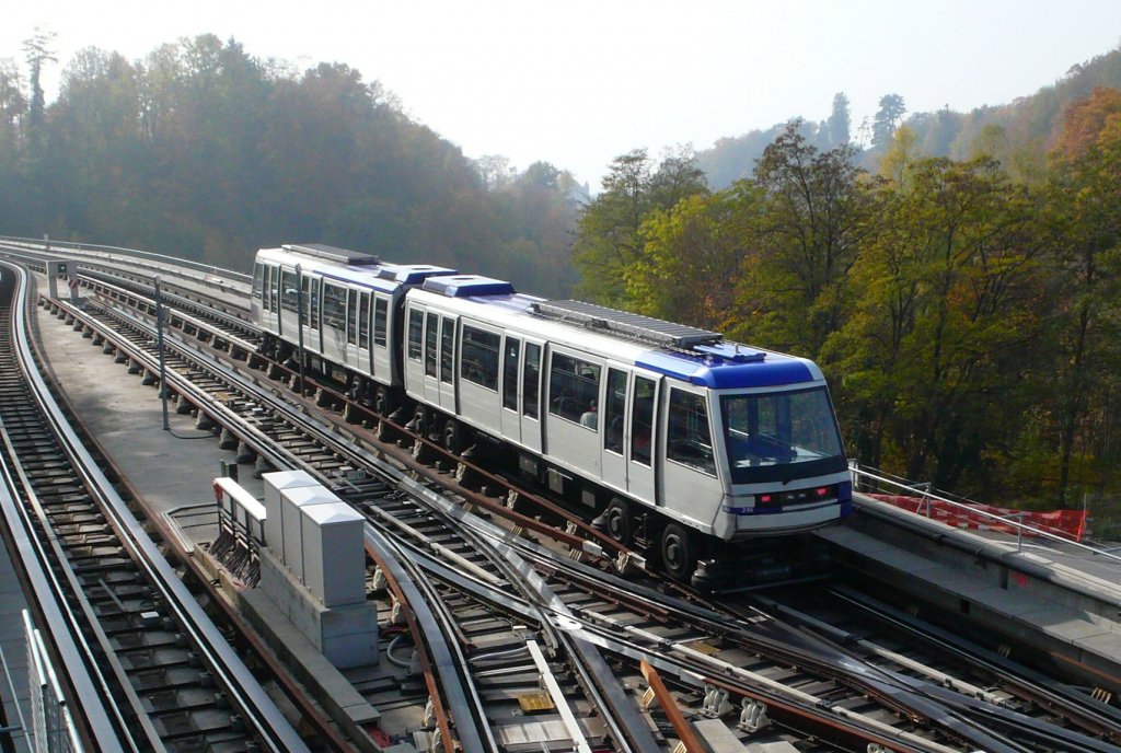 Metro 546 der Linie M2 bei der Haltestelle La Sallaz am 31.10.09