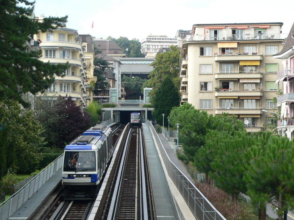 Metro m2 nach Ouchy, hier zwischen Dlices und Grancy. 30.7.2011
