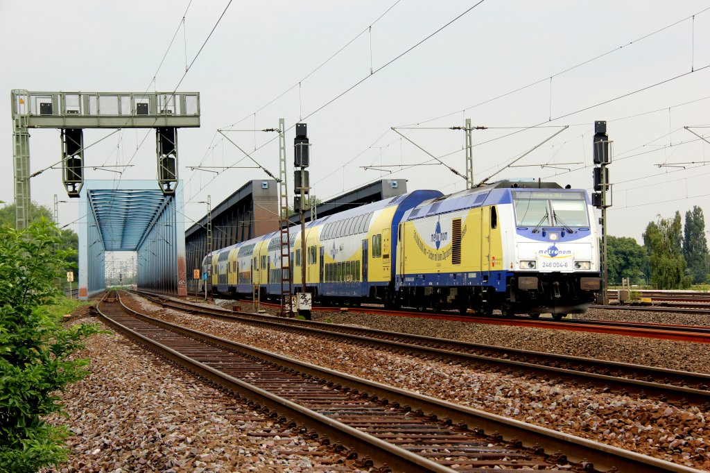 Metronom 246 004-6 an der Elbebr�cke in Hamburg, August 2012.