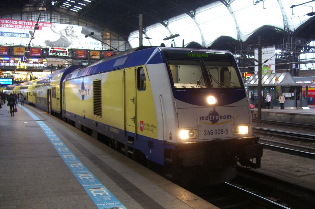 metronom 246 009-5 (92 80 1246 009-5 D-ME) mit dem ME 39419 nach Cuxhaven, in Hamburg Hbf; 22.11.2010