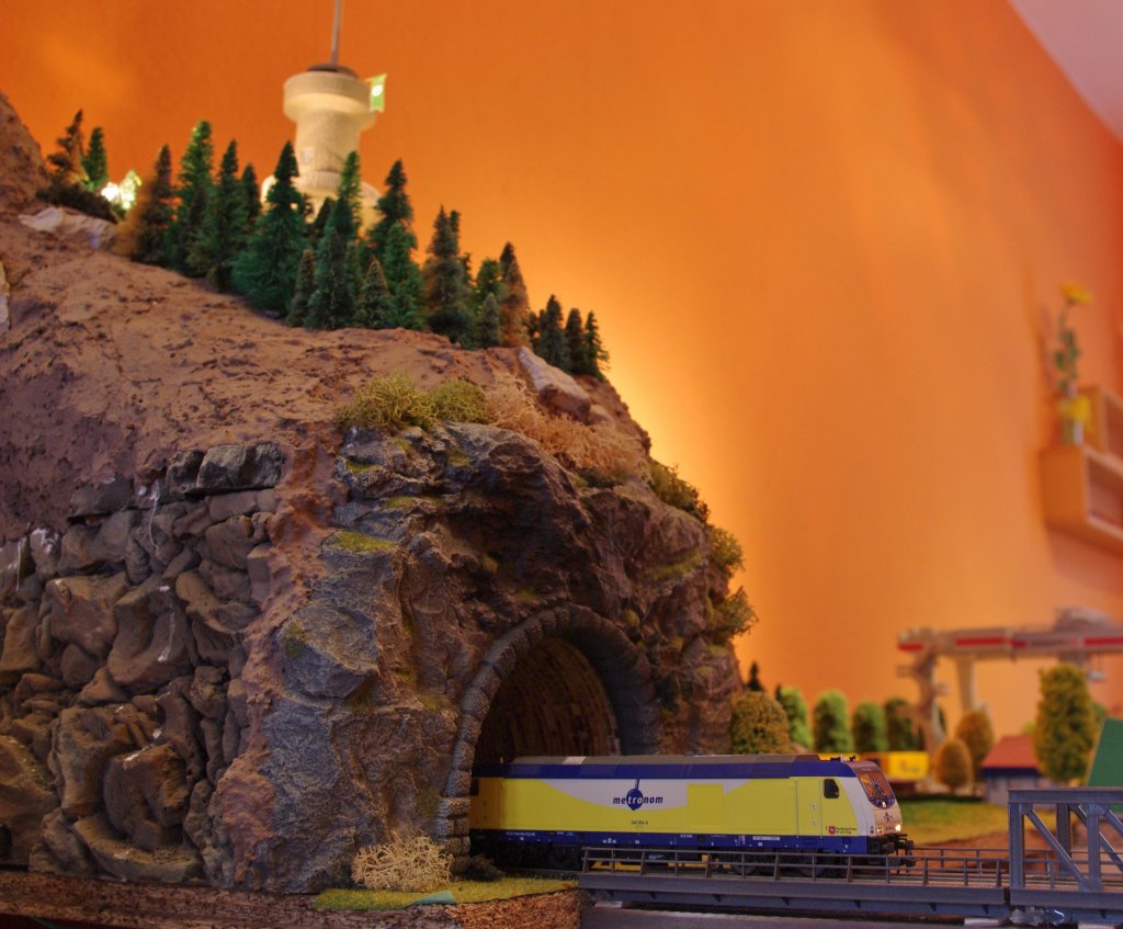 Metronom gezogen von 246 004-6 von PIKO mit dazugehrigem Piko-Soundmodul ausgestattet. 