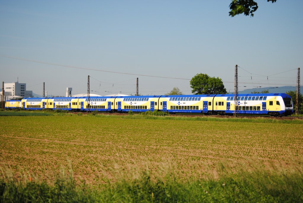 Metronom in Richtung Hannover in der Nhe der Zuckerfabrik Nordstemmen am 03.06.2010