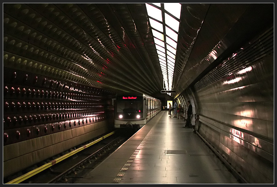Metrostation Flora der Linie A. 

12.08.2010 (M)
