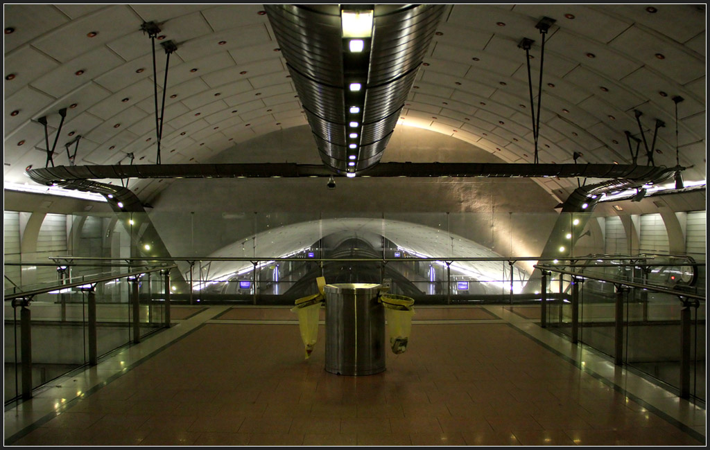 Metrostation  Pyramides  - 

Galerieebene der Station  Pyramides  der Metrolinie 14 in Paris. 

20.07.2012 (M)