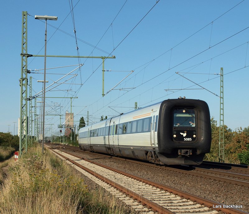 MF 5085 ist am 19.08.09 als EC 34 aus Kopenhagen bei Bad Oldesloe Richtung Hamburg Hbf unterwegs.