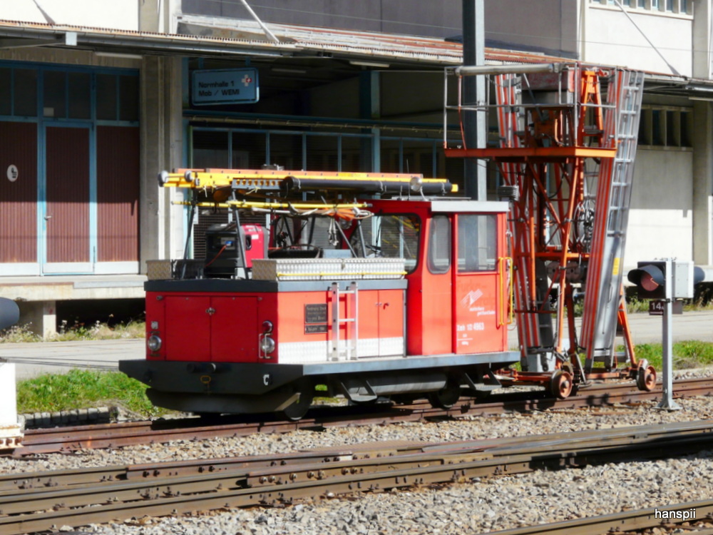 MGB - Dienstfahrzeug Xmh 1/2 4963 und leiterwagen im Bahnhof Andermatt am 20.09.2012