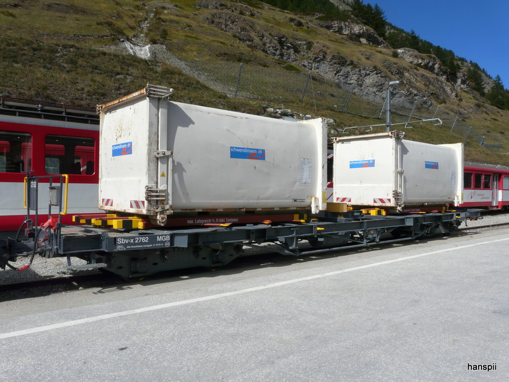 MGB - Gterwagen vom Typ Sbv-x 2762 abgestellt im Bahnhofsareal in Zermatt am 21.09.2012