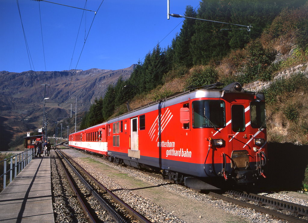 MGB Lok 52 in Tschamut, 03.10.2009.