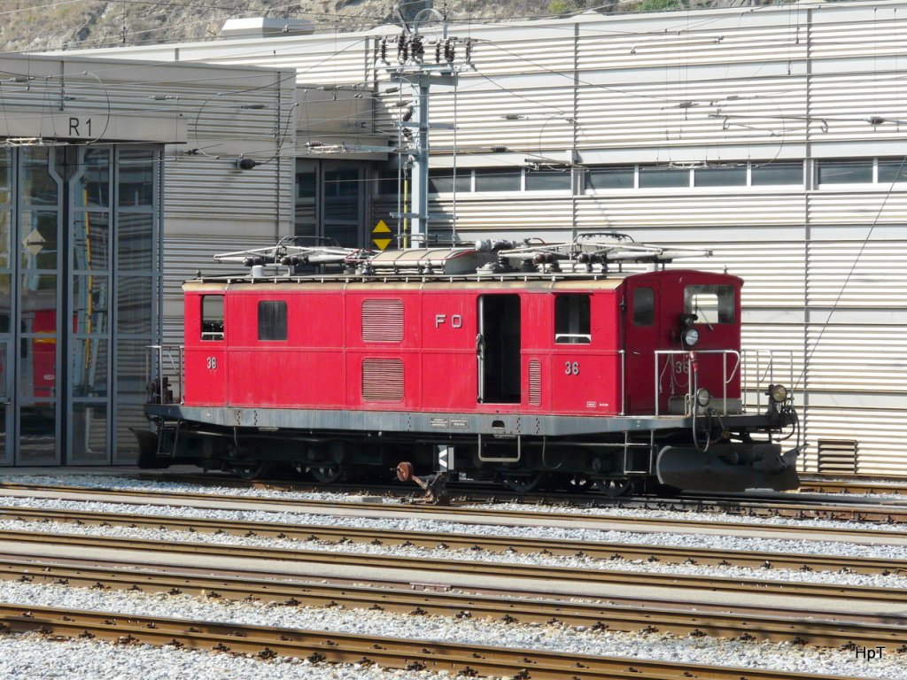 MGB - Lok HGe 4/4 36 im Depot und Werksttteareal von Brig.
Die Bilder vom Depot-Werkstttenareal wuren alle von Auserhalb des Gelnd gemacht Durch einen Zaun von einer ffentlicher Strasse die zum MGB Areal fhrt am 25.09.2009