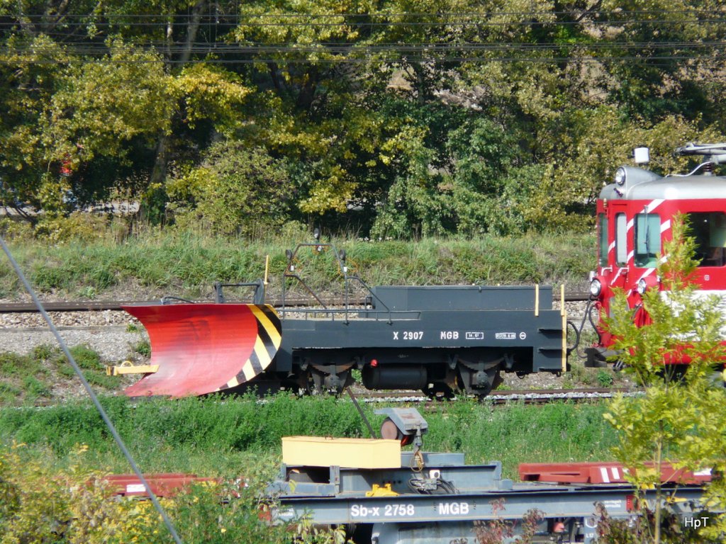 MGB - Mit viel Tele der Schneepflug X 2907 im Werksttteareal von Brig.
Die Bilder vom Depot-Werkstttenareal wuren alle von Auserhalb des Gelnd gemacht Durch einen Zaun von einer ffentlicher Strasse die zum MGB Areal fhrt am 25.09.2009