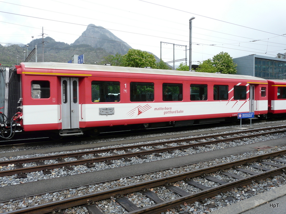 MGB - Personenwagen 1 Kl. A 2076 im Bahnhof Brig am 27.04.2013