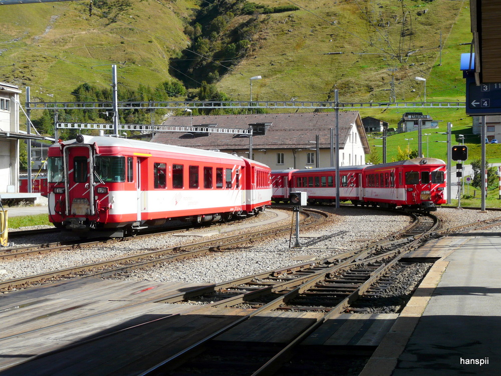 MGB - Rangierarbeiten mit 2 Zgen im Bahnhof Andermatt am 20.09.2012