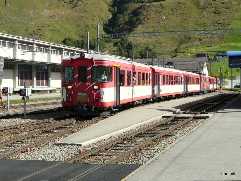 MGB -  Regio nach Brig an der Spitze der Steuerwagen ABt 4156 im Bahnhof Andermatt am 20.09.2012