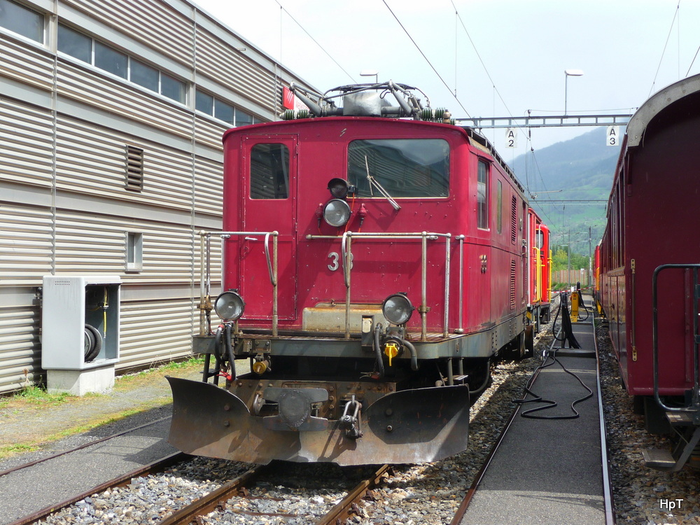 MGB - Tag der offenen Tr in der Depot/Werksttte im Glisergrund -Ausstellungsstck Oldtimer HGe 4/4 33 am 27.04.2013