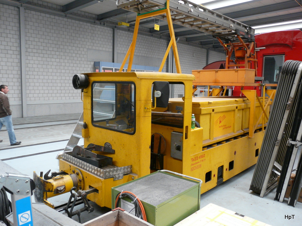 MGB - Tag der offenen Tr in der Depot/Werksttte im Glisergrund - Leider ein Verstektes und verstelltes Ausstellungsstck Rangierlok Ta 2/2 4982 am 27.04.2013