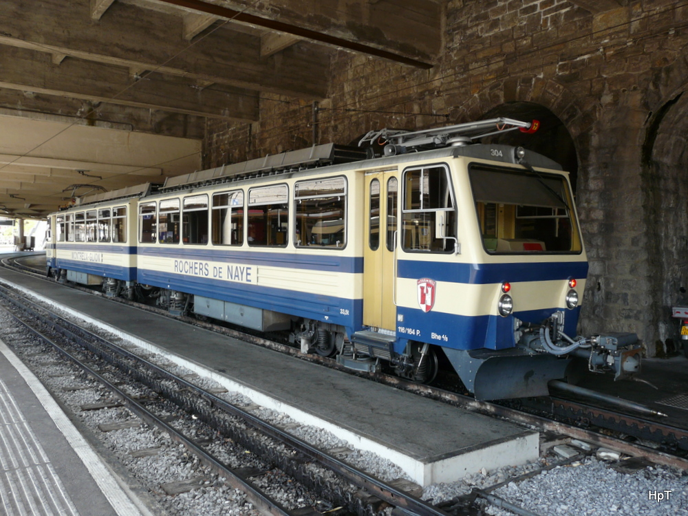 MGN Goldenpass - Triebwagen Bhe 4/8 304 im Bahnhof Montreux am 11.05.2012