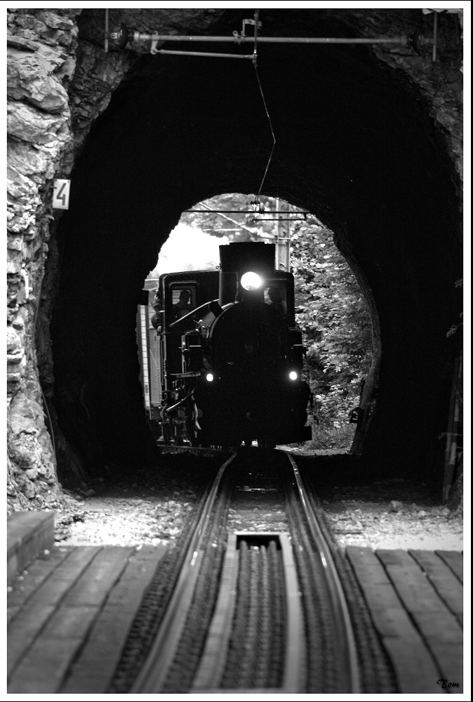 MH 6 Mariazellerbahn fhrt mit dem Panoramic 760 von Ober Grafendorf nach Mariazell. 
Frankenfels Schnau-Tunnel 4.7.2010 