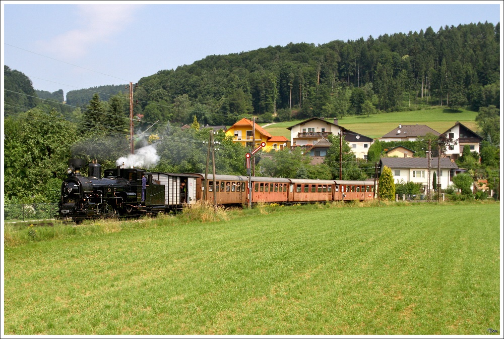 MH 6 Mariazellerbahn fhrt mit dem Panoramic 760 von Ober Grafendorf nach Mariazell. 
Rabenstein 4.7.2010