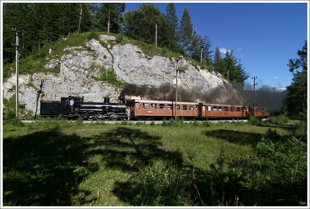 MH 6 (BB 399.06) auf der Retourfahrt mit dem Panoramic 760, von Mariazell nach Ober-Grafendorf. 
Annaberg 1.8.2010