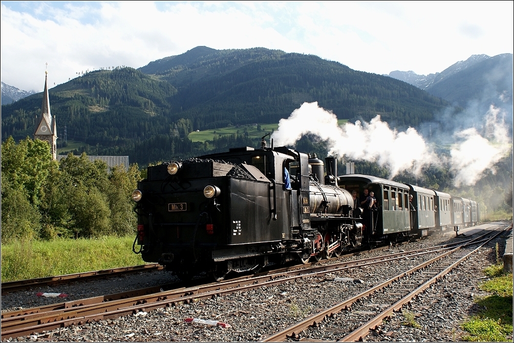Mh.3 verlsst den Bahnhof Niedernsill in Richtung Zell am See (5. September 2010)