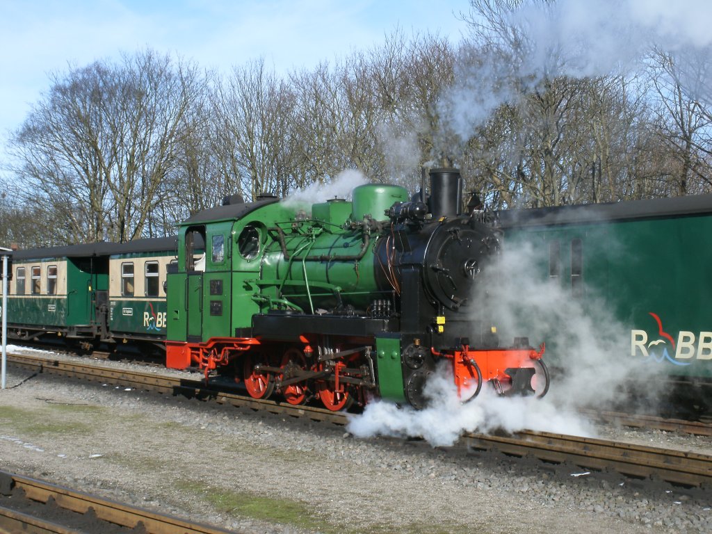Mh52 absolvierte,ohne Anhang,am 01.Mrz 2013 auf dem Bahnhof Putbus eine Probefahrt.